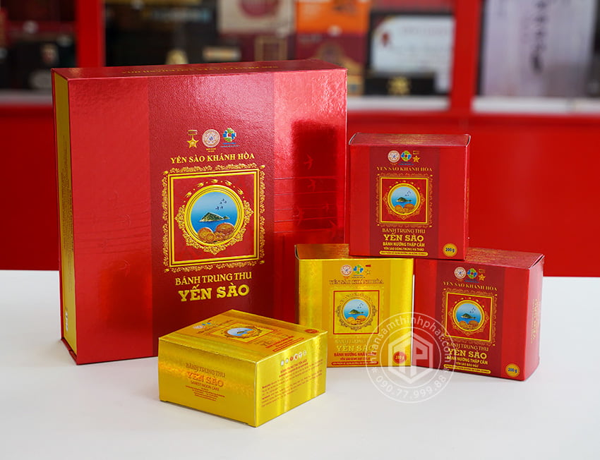 Bánh trung thu Yến Sào hộp 4 bánh x 200gr (2 thập cẩm, 2 nhân mềm)